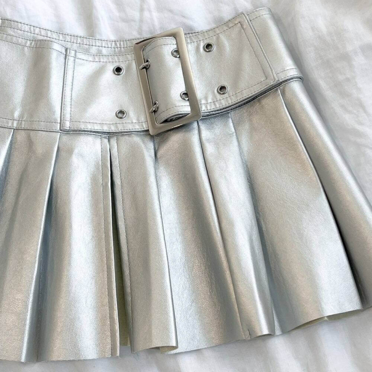 Silver 90s Low Rise Pleated Skirt