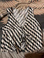 Black And White Wave Pattern Printed Sleeveless Top