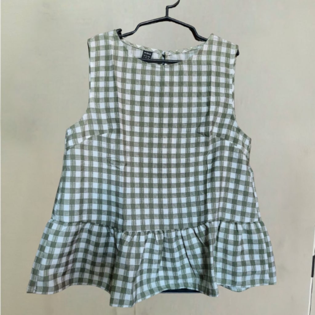 Checkered Ruffle Hem Sleeveless Blouse