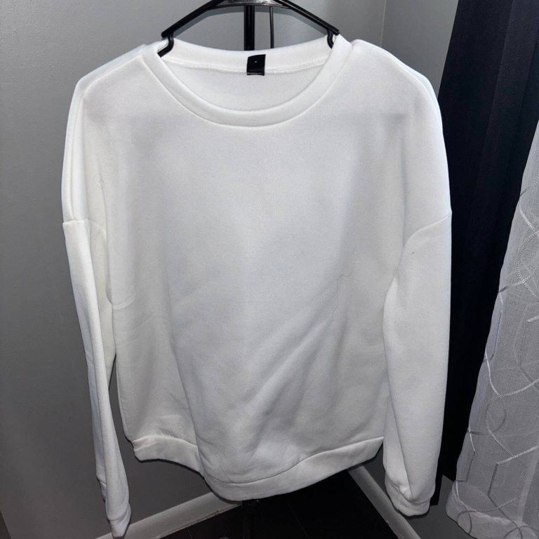 Graphic White Swearshirt