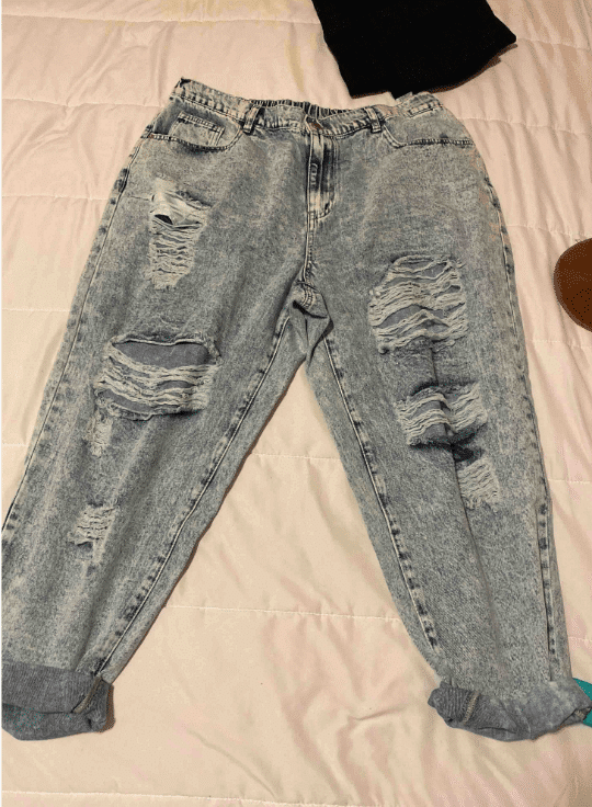 Ripped Loose Jeans