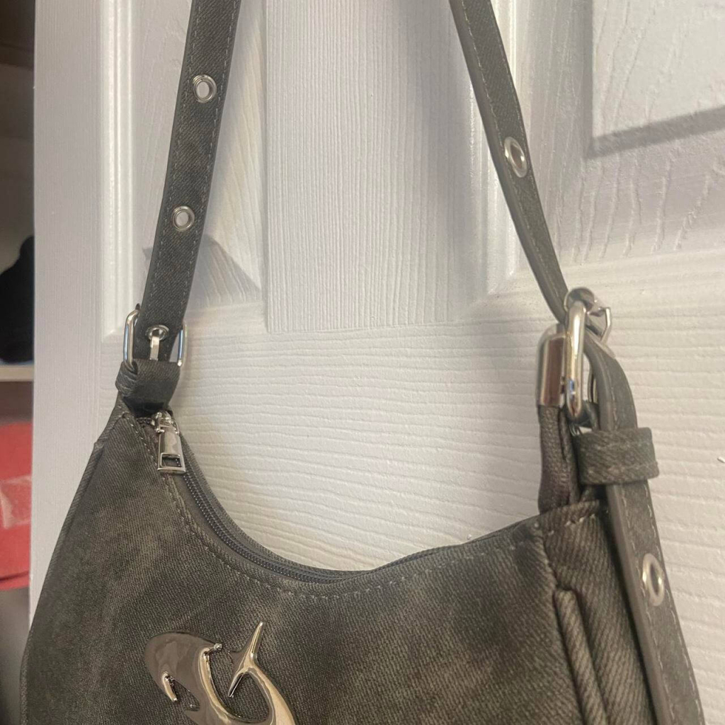 Adjustable Metallic Side Purse