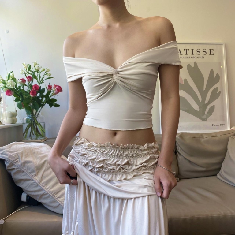 Off-Shoulder Crop Top with Sweetheart Neckline and Twist-Ruched Front