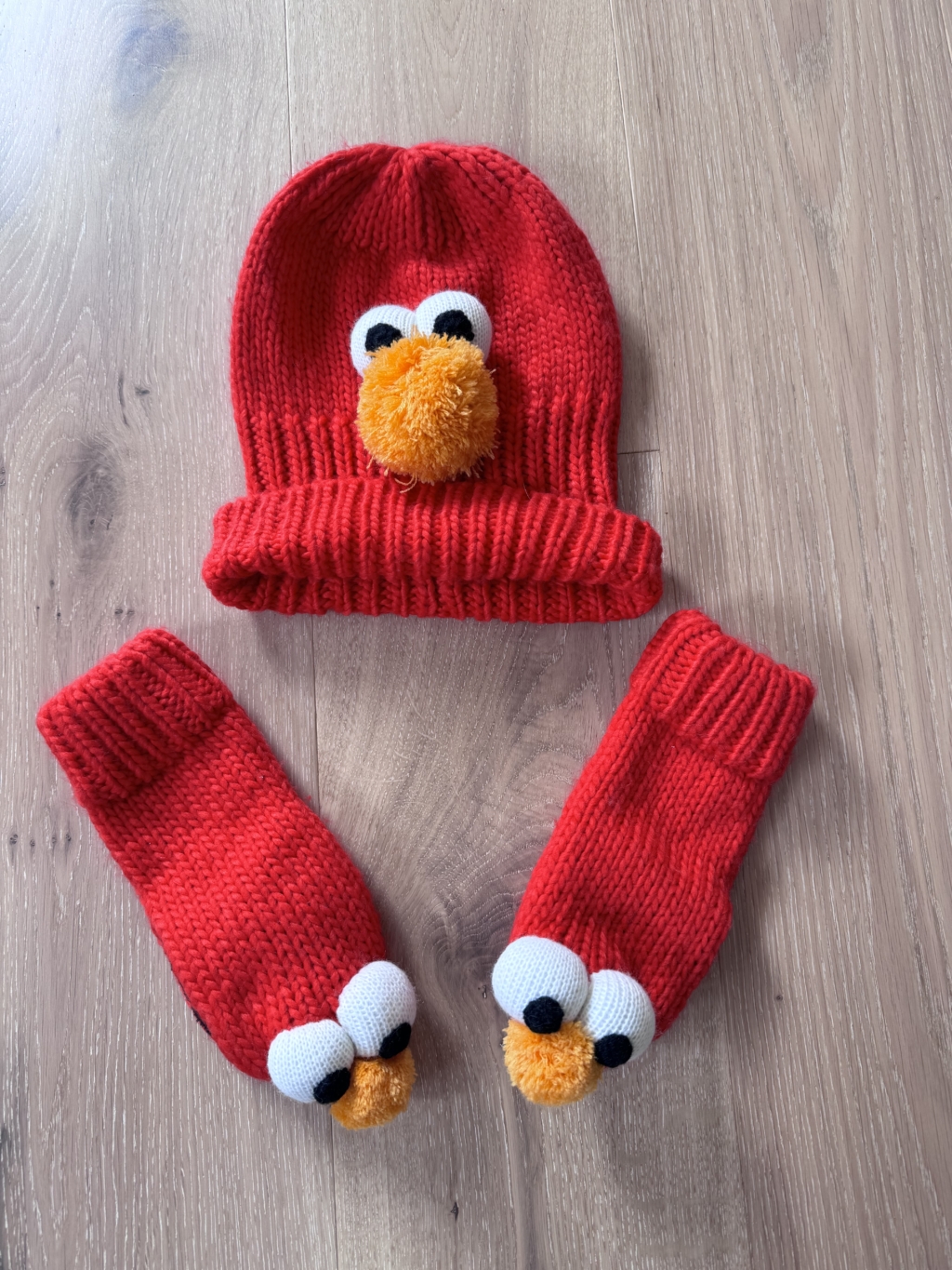 Elmo beanie and gloves set