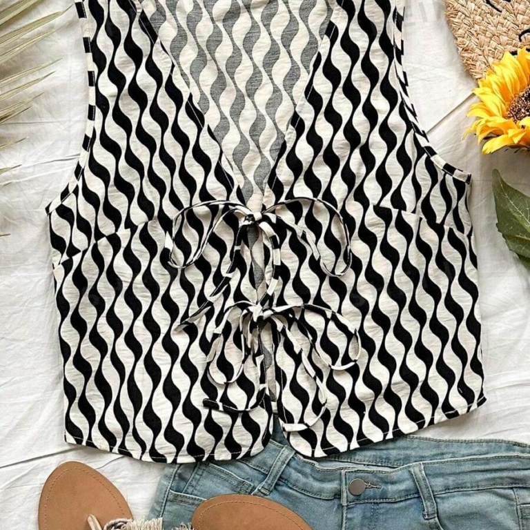 Black And White Wave Pattern Printed Sleeveless Top