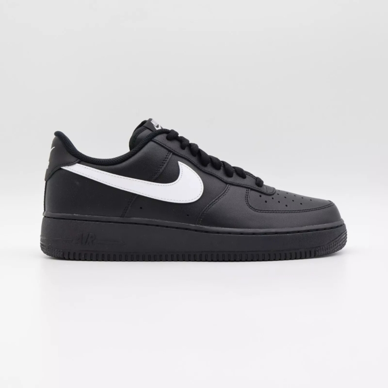 Nike Air Force 1 '07 Black and White