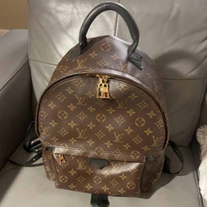 lv-backpack-homepage-scroll-products