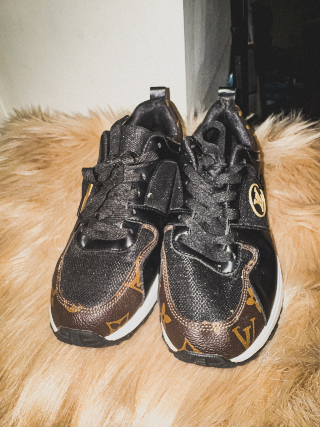 LOUIS VUITTON BROWN/BLACK SUEDE AND MONOGRAM CANVAS RUN AWAY LOW TOP SNEAKERS SIZE 39 LOUIS VUITTON - Image 2